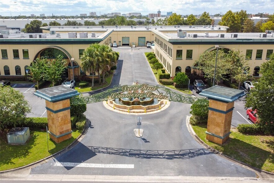More Photos Of 7075 Kingspointe Pky, Orlando Showroom For Lease