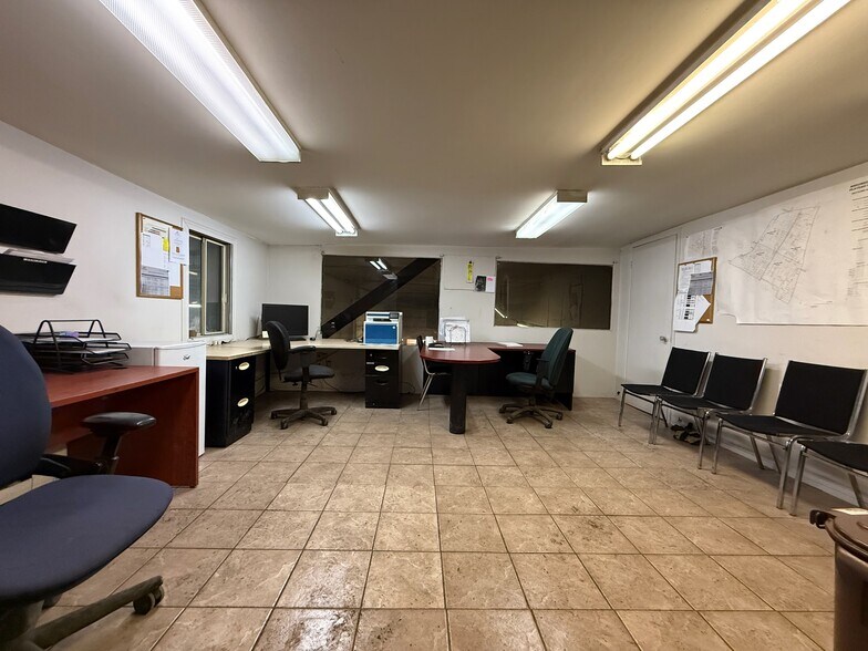 More Photos Of 4278 St Frontenac, Frontenac Auto Repair For Sale