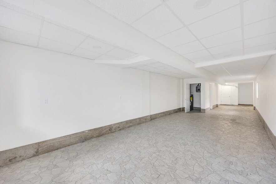 More Photos Of 28 Main St, Hempstead Storefront Retail Residential For Lease