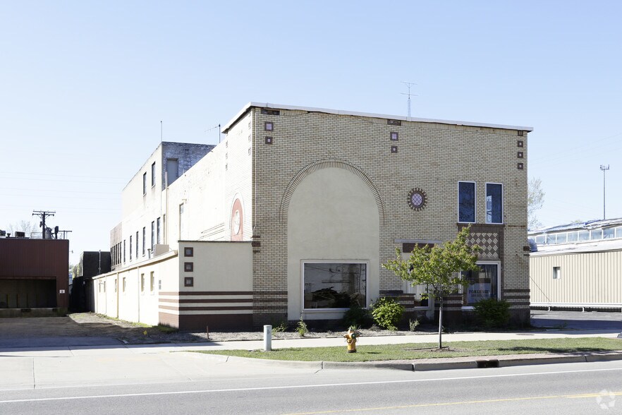 More Photos Of 408 W Main St, Benton Harbor Freestanding For Lease