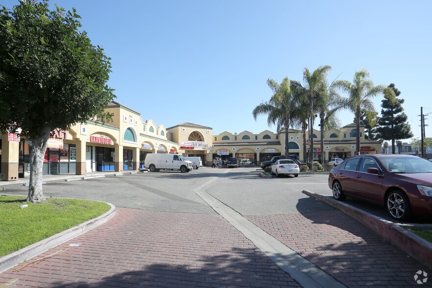 More Photos Of 8111 Rosecrans Ave, Paramount Freestanding For Lease