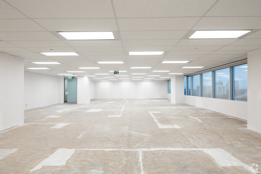 More Photos Of 1 Robert Speck Pky, Mississauga Unknown For Sale