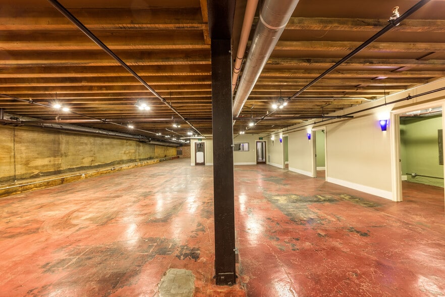 More Photos Of 247 Broad St, Kingsport Loft Creative Space For Sale