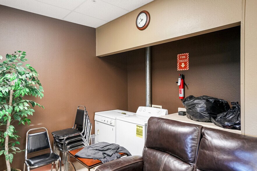 More Photos Of 1852 Fescue St SE, Albany Office For Sale