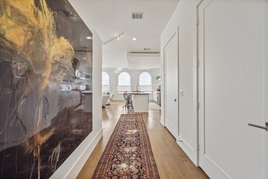 More Photos Of 128 W 17th St, Houston Loft Creative Space For Sale