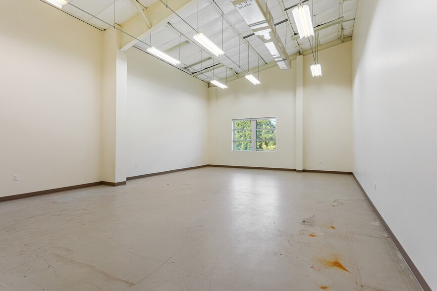 More Photos Of 6515 NW 16th St, Gainesville Manufacturing For Lease