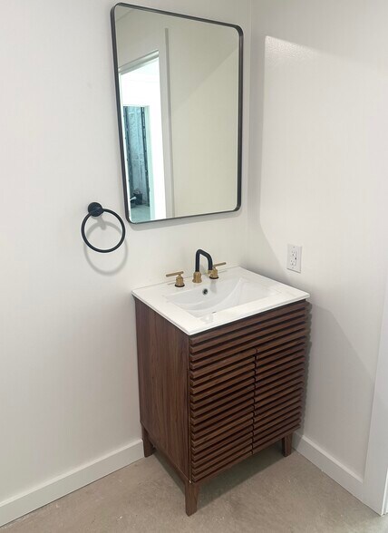 More Photos Of 190 Ninety Four Ln, Taylor Light Manufacturing For Sale