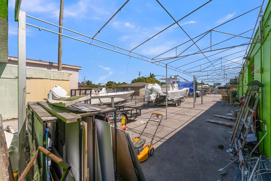 More Photos Of 4611 SW 44th Ave, Dania Warehouse For Lease