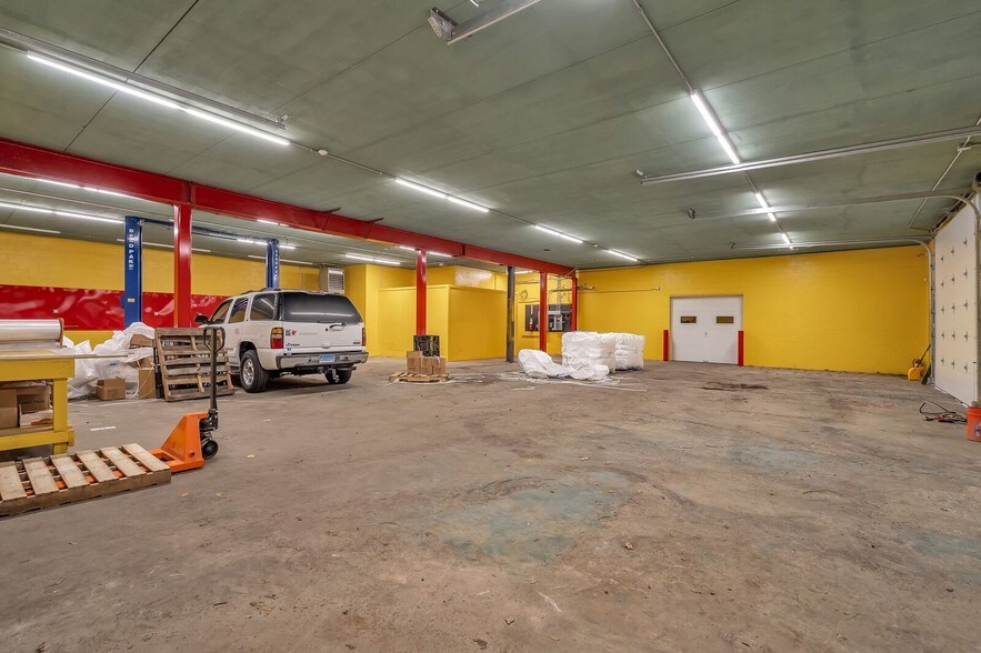 More Photos Of 8 Route 80, Killingworth Warehouse For Lease