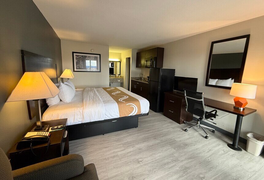 More Photos Of 131 N Lobdell Hwy, Port Allen Hotel For Sale