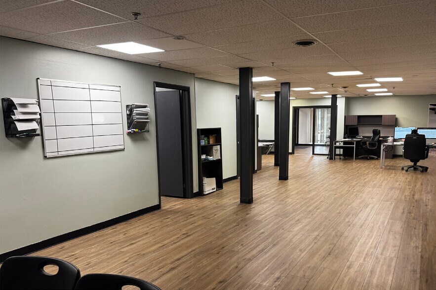 More Photos Of 76 National Rd, Edison Warehouse For Lease