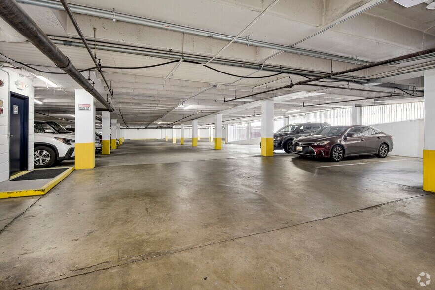 More Photos Of 205 S Whiting St, Alexandria Medical For Lease