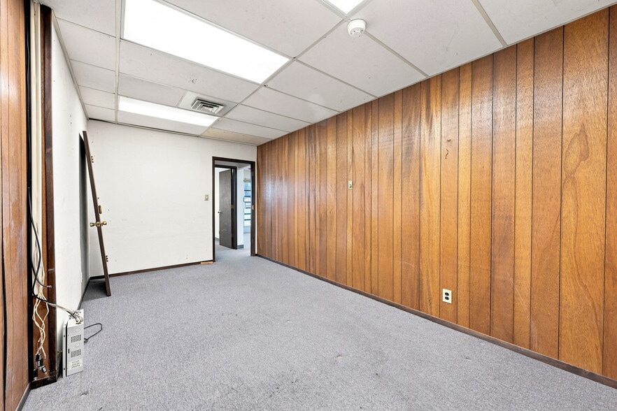 More Photos Of 905-909 Fee Dr, Sacramento Service For Sale