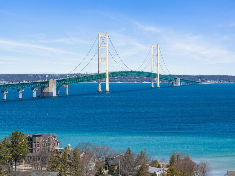 More Photos Of 311 E Central Ave, Mackinaw City Storefront For Sale