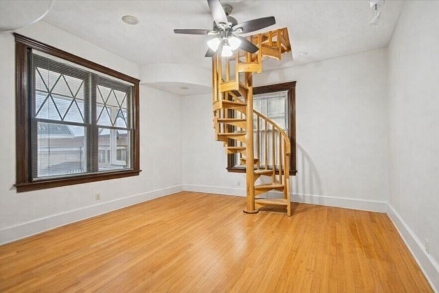 More Photos Of 327 Central St, Saugus Office For Sale