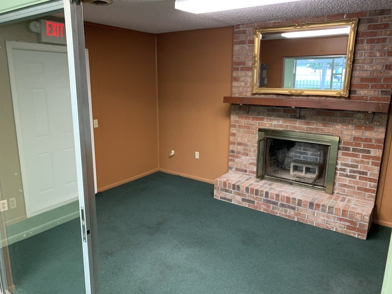 More Photos Of 7280 SW Highway 200, Ocala Office Residential For Lease