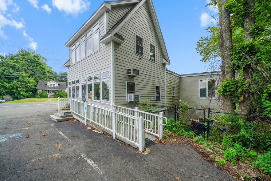 More Photos Of 202 Union St, Vernon Auto Repair For Sale