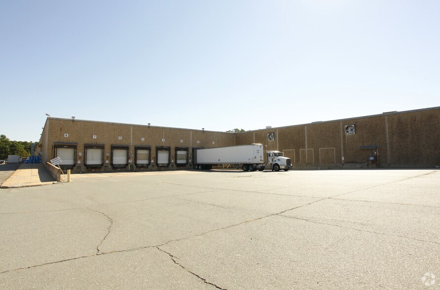 More Photos Of 1031 N Redmond Rd, Jacksonville Manufacturing For Lease