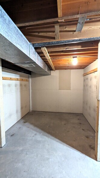 More Photos Of 1276 W Winneconne Ave, Neenah Storefront For Sale