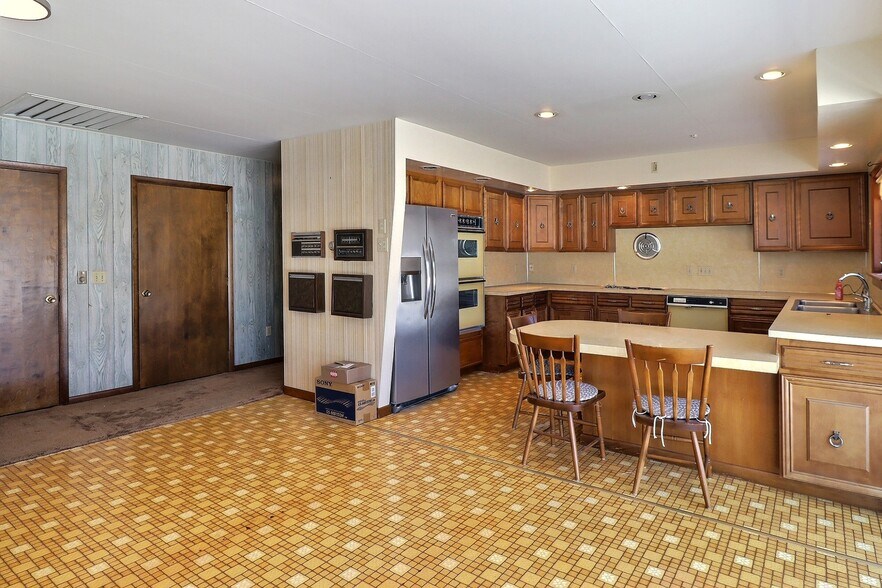 More Photos Of 306 Merwinsburg Rd, Effort Apartments For Sale
