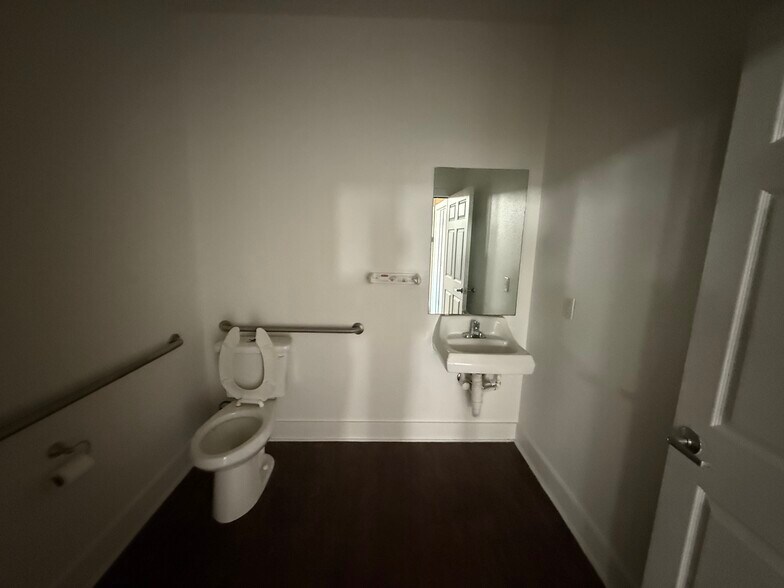 More Photos Of 3943 S Interstate 35, New Braunfels Unknown For Lease