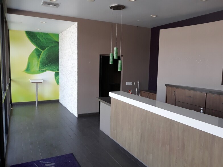 More Photos Of 150-160 W Foothill Blvd, Azusa Storefront For Lease