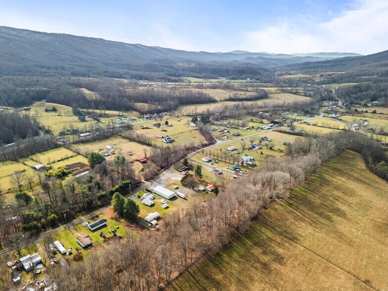 More Photos Of 2719 Highway 91, Elizabethton Showroom For Sale