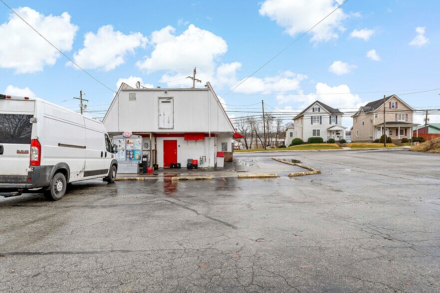 More Photos Of 321 N 4th St, Youngwood Freestanding For Sale