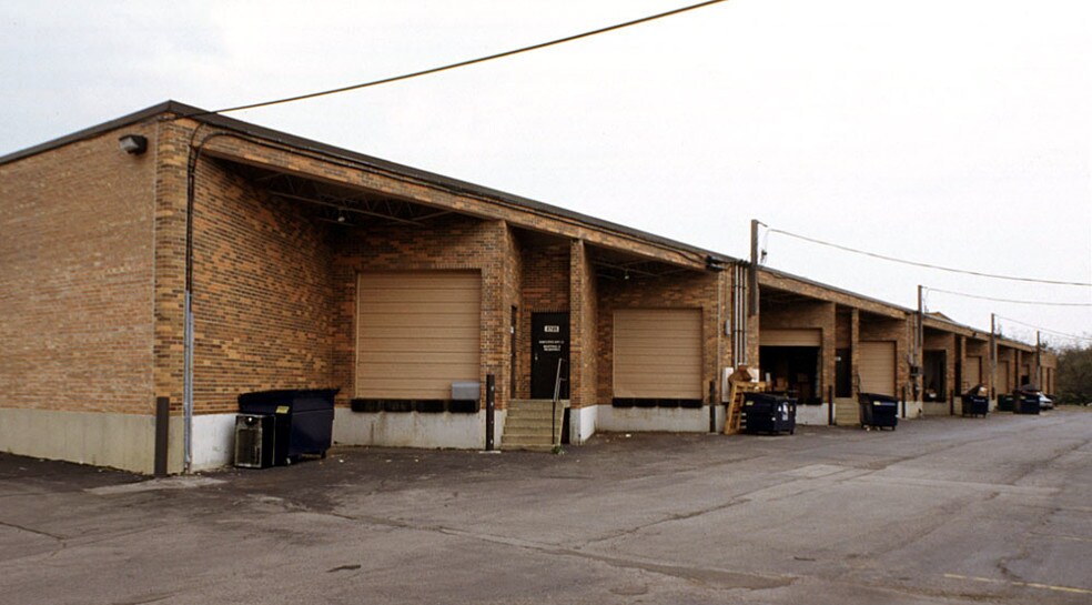 More Photos Of 2711-2755 Curtiss St, Downers Grove Warehouse For Lease
