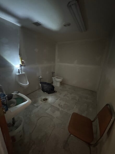 More Photos Of 5824 Doniphan Dr, El Paso General Retail For Sale