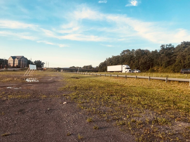 More Photos Of 1100 Fort Pierpont Dr, Morgantown General Retail For Lease