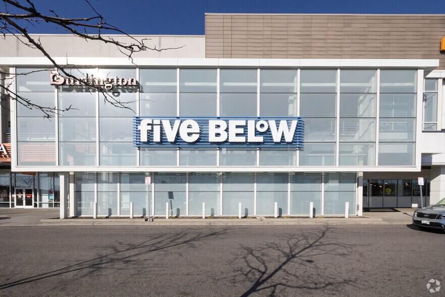 More Photos Of 750 W Sunrise Hwy, Valley Stream General Retail For Lease