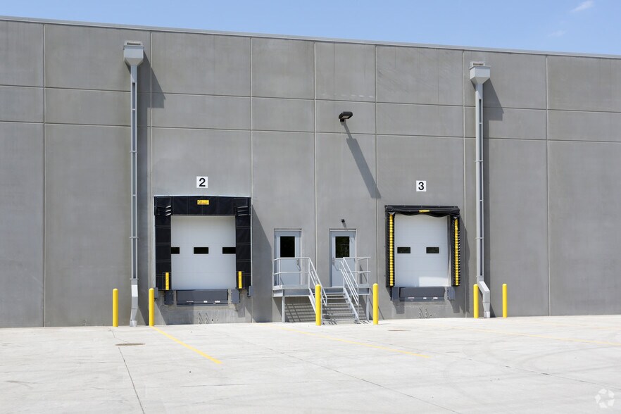 More Photos Of 4950 NE 29th St, Des Moines Warehouse For Lease