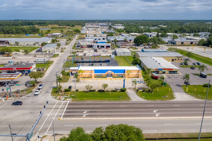 More Photos Of 1210 10th St E, Palmetto Freestanding For Lease