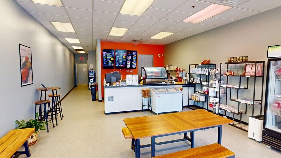 More Photos Of 2557-2575 S 171st St, Omaha General Retail For Lease