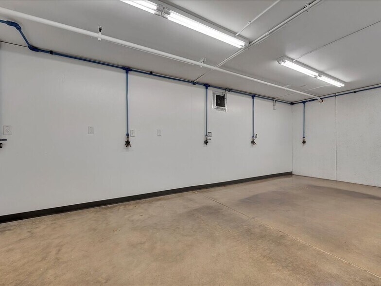 More Photos Of 3804 South St, Nacogdoches Warehouse For Sale