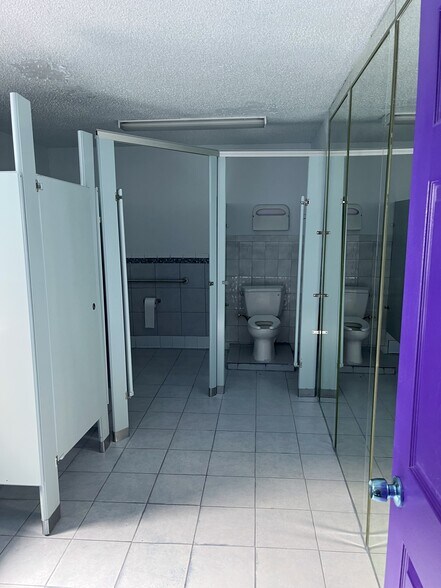 More Photos Of 8225 Main St, Los Angeles Religious Facility For Lease