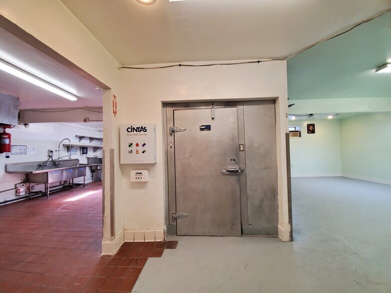 More Photos Of 3414 W Washington Blvd, Los Angeles Storefront Retail Residential For Sale