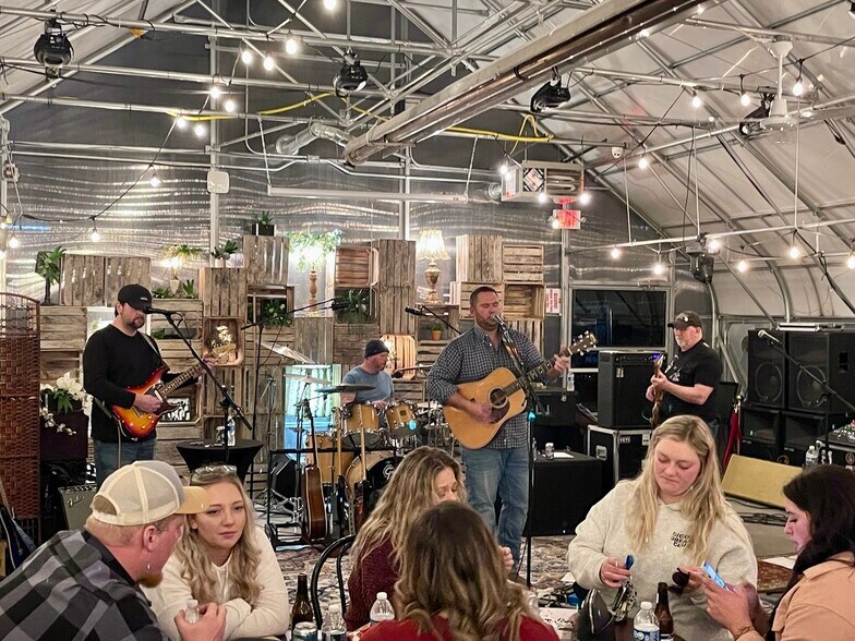 More Photos Of 916 S Mitchell St, Cadillac Restaurant For Sale