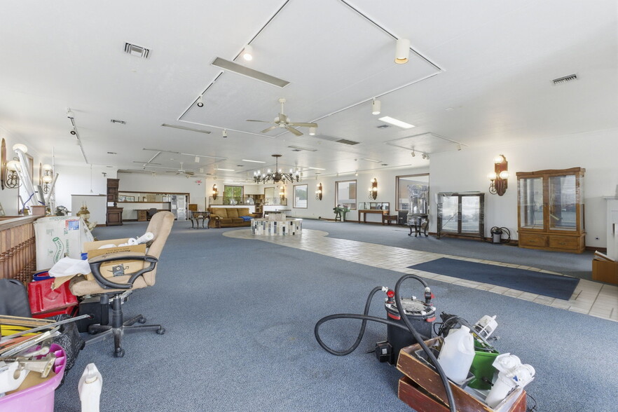 More Photos Of 2122 S Glenstone Ave, Springfield Freestanding For Sale