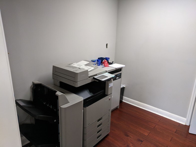 More Photos Of 2692 Richmond Rd, Lexington Office For Lease