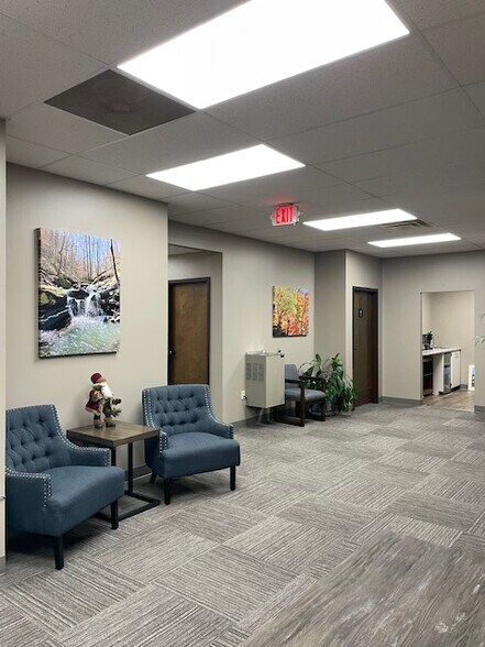 More Photos Of 8 Shackleford Plz, Little Rock Office For Lease