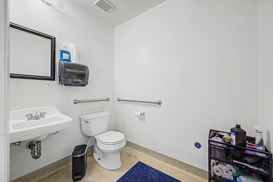 More Photos Of 407 E Main St, San Manuel Warehouse For Sale