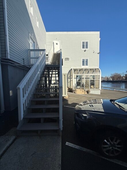 More Photos Of 47 Riverside Ave, Westport Office For Lease