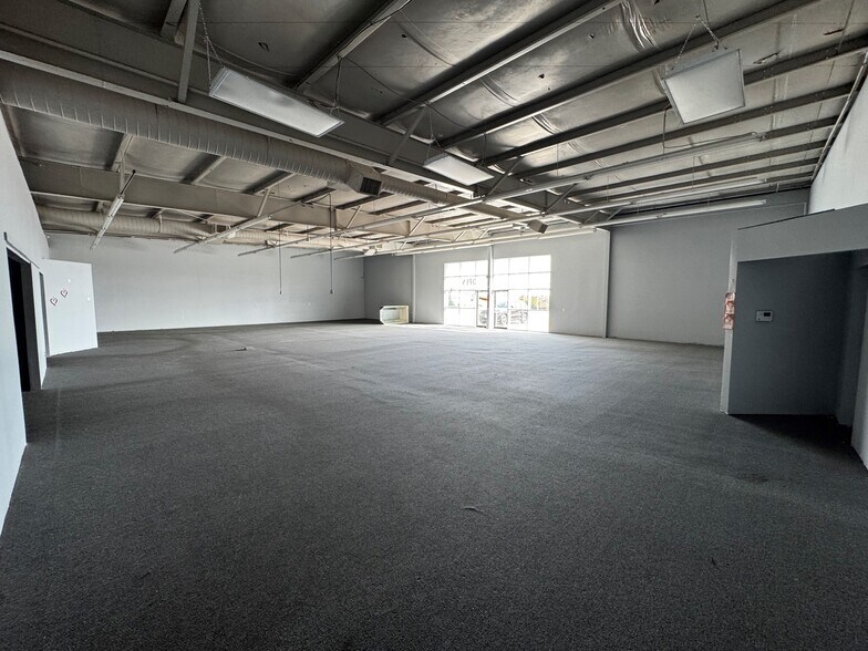 More Photos Of 12104 Blue Ridge Blvd, Grandview Freestanding For Lease