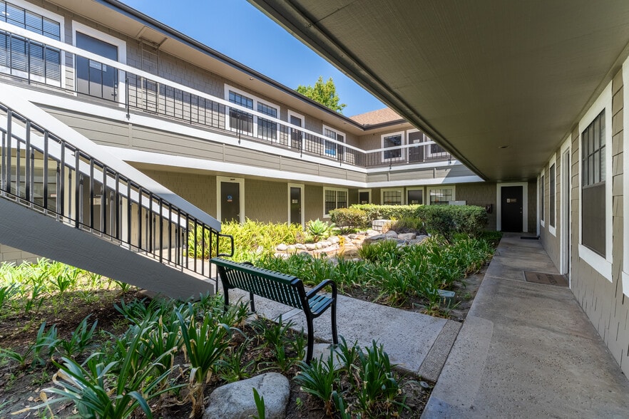 More Photos Of 2900 Bristol St, Costa Mesa Office For Sale
