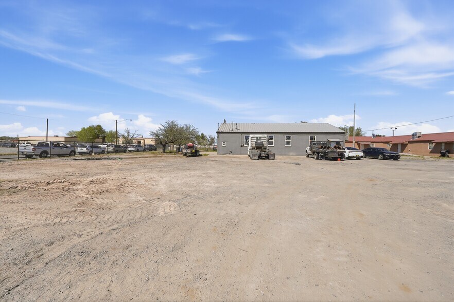 More Photos Of 606 Romero St, Belen Flex For Sale