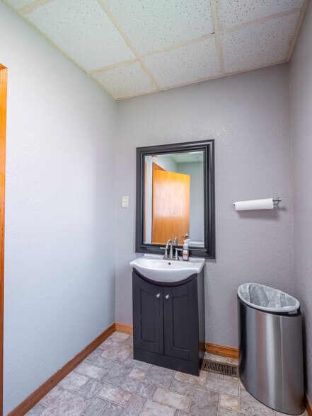 More Photos Of 426 E Wyandotte Ave, Mcalester Office For Sale