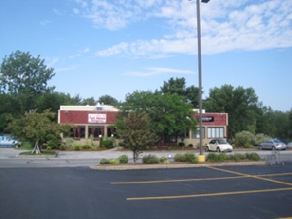 More Photos Of 544 Highgate Commons Rd, Saint Albans Freestanding For Lease