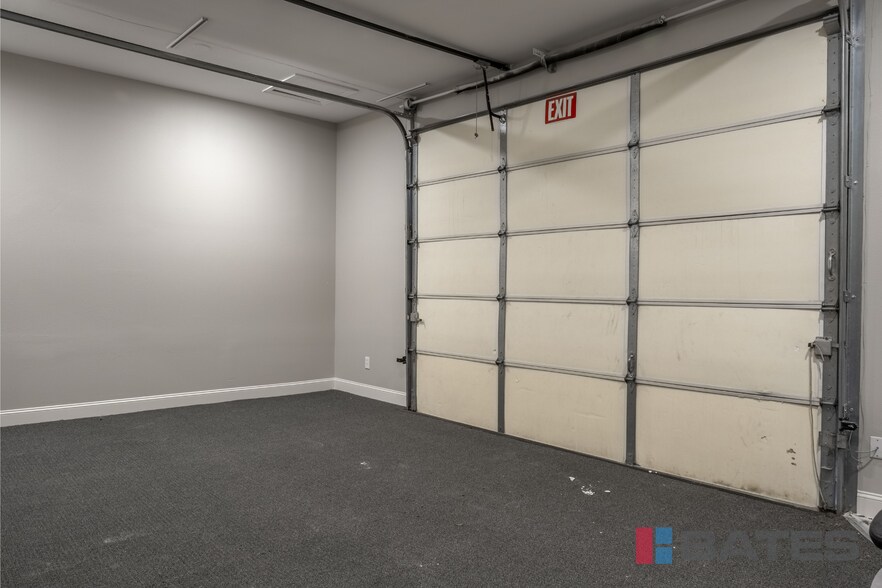 More Photos Of 198 Brothers Blvd, Red Oak Flex For Sale